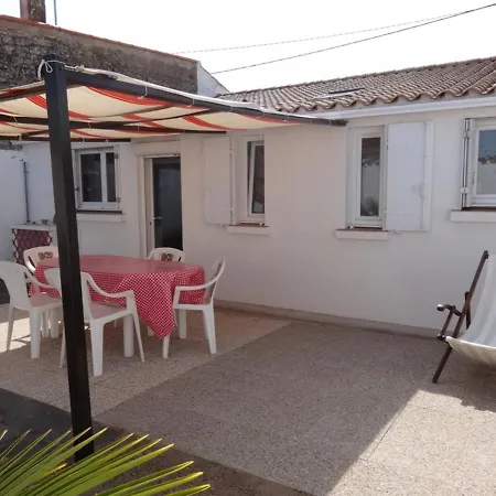 Maison Proche Centre, 4 Pers, Terrasse - Fr-1-476-11