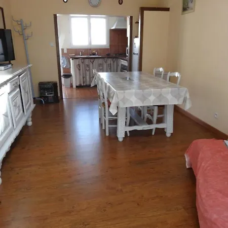 Semesterbostad Maison Proche Centre, 4 Pers, Terrasse - Fr-1-476-11