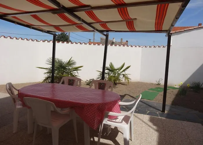 Semesterbostad Maison Proche Centre, 4 Pers, Terrasse - Fr-1-476-11 *